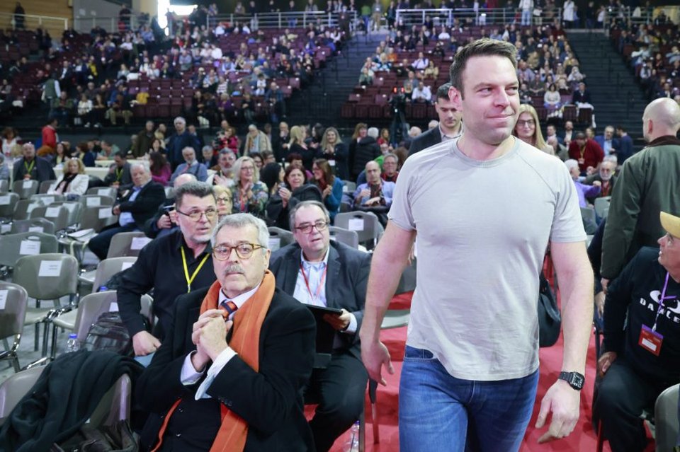 Εντάσεις, αψιμαχίες, φωνές αλλά και selfies, χαμόγελα, πηγαδάκια -Η 3η ημέρα του Συνεδρίου ΣΥΡΙΖΕ σε φωτό-βίντεο