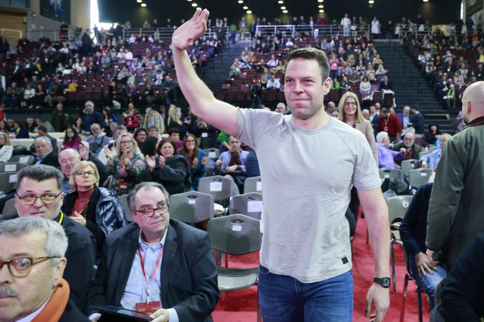 Εντάσεις, αψιμαχίες, φωνές αλλά και selfies, χαμόγελα, πηγαδάκια -Η 3η ημέρα του Συνεδρίου ΣΥΡΙΖΕ σε φωτό-βίντεο