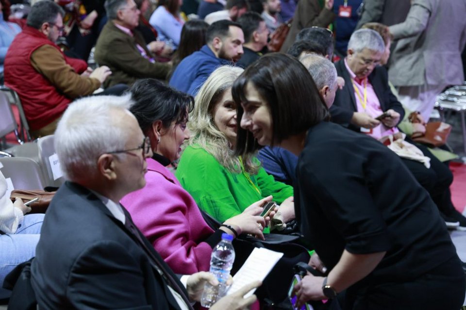 Εντάσεις, αψιμαχίες, φωνές αλλά και selfies, χαμόγελα, πηγαδάκια -Η 3η ημέρα του Συνεδρίου ΣΥΡΙΖΕ σε φωτό-βίντεο