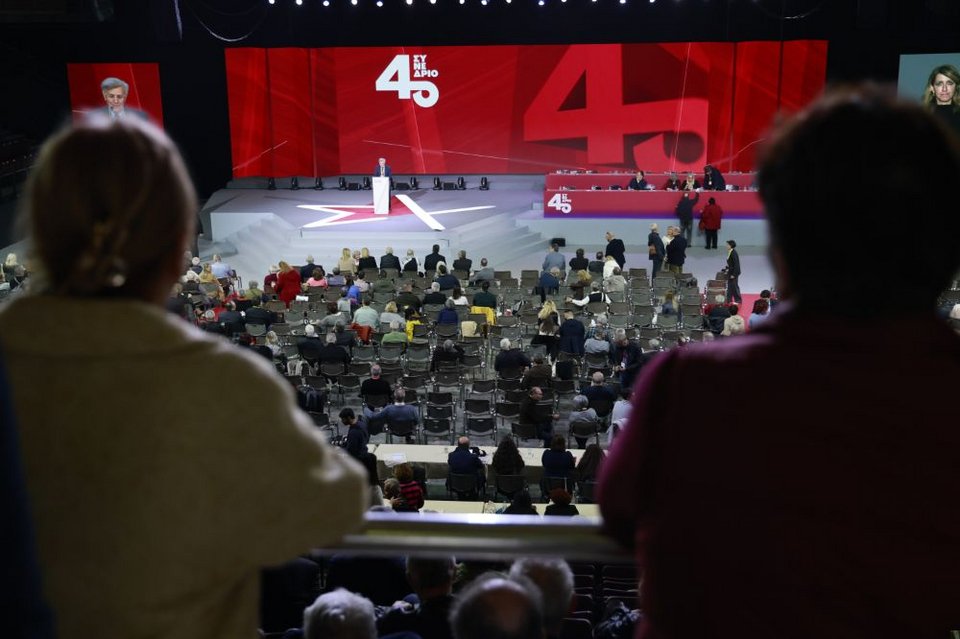 Εντάσεις, αψιμαχίες, φωνές αλλά και selfies, χαμόγελα, πηγαδάκια -Η 3η ημέρα του Συνεδρίου ΣΥΡΙΖΕ σε φωτό-βίντεο