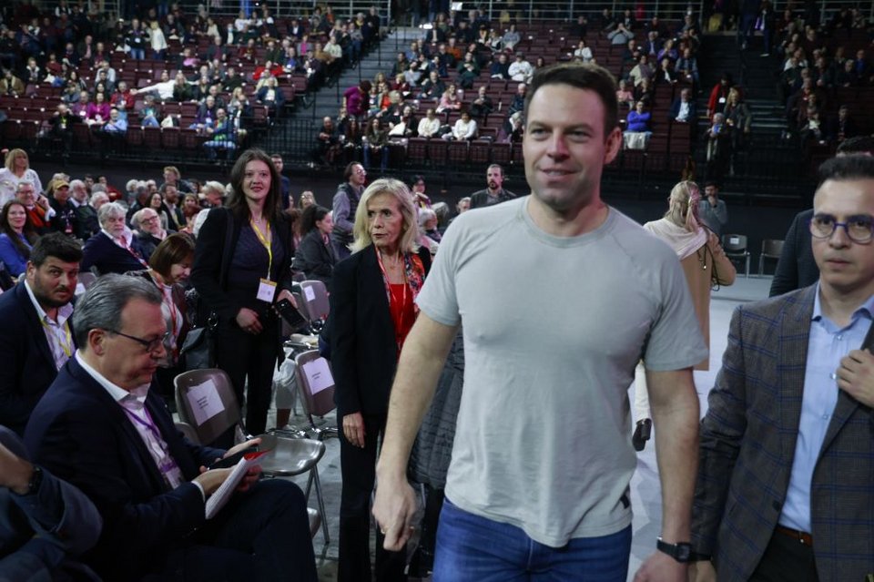 Εντάσεις, αψιμαχίες, φωνές αλλά και selfies, χαμόγελα, πηγαδάκια -Η 3η ημέρα του Συνεδρίου ΣΥΡΙΖΕ σε φωτό-βίντεο