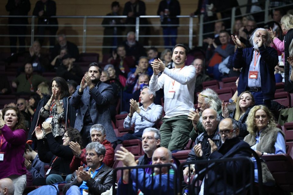 Εντάσεις, αψιμαχίες, φωνές αλλά και selfies, χαμόγελα, πηγαδάκια -Η 3η ημέρα του Συνεδρίου ΣΥΡΙΖΕ σε φωτό-βίντεο