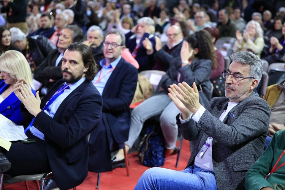 Εντάσεις, αψιμαχίες, φωνές αλλά και selfies, χαμόγελα, πηγαδάκια -Η 3η ημέρα του Συνεδρίου ΣΥΡΙΖΕ σε φωτό-βίντεο