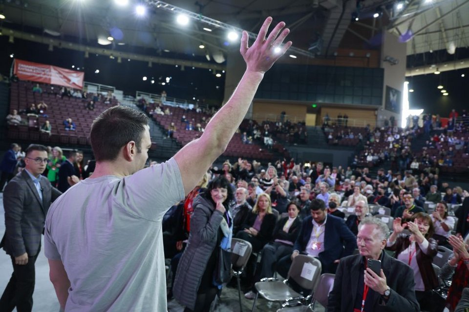 Εντάσεις, αψιμαχίες, φωνές αλλά και selfies, χαμόγελα, πηγαδάκια -Η 3η ημέρα του Συνεδρίου ΣΥΡΙΖΕ σε φωτό-βίντεο
