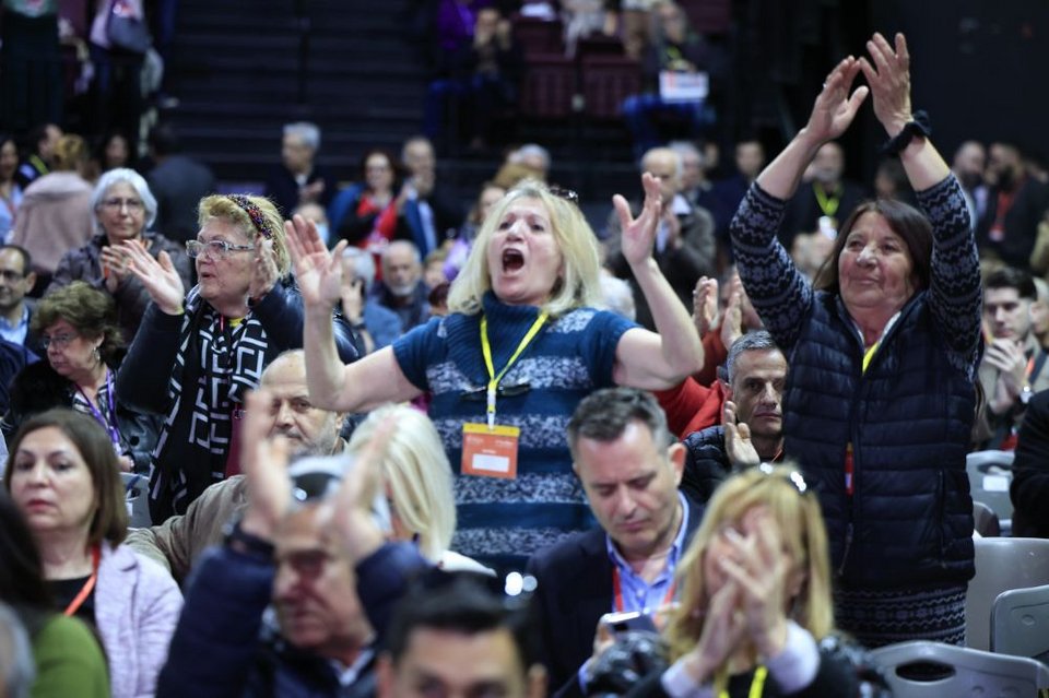 Εντάσεις, αψιμαχίες, φωνές αλλά και selfies, χαμόγελα, πηγαδάκια -Η 3η ημέρα του Συνεδρίου ΣΥΡΙΖΕ σε φωτό-βίντεο