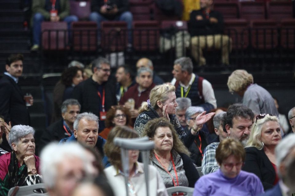 Εντάσεις, αψιμαχίες, φωνές αλλά και selfies, χαμόγελα, πηγαδάκια -Η 3η ημέρα του Συνεδρίου ΣΥΡΙΖΕ σε φωτό-βίντεο