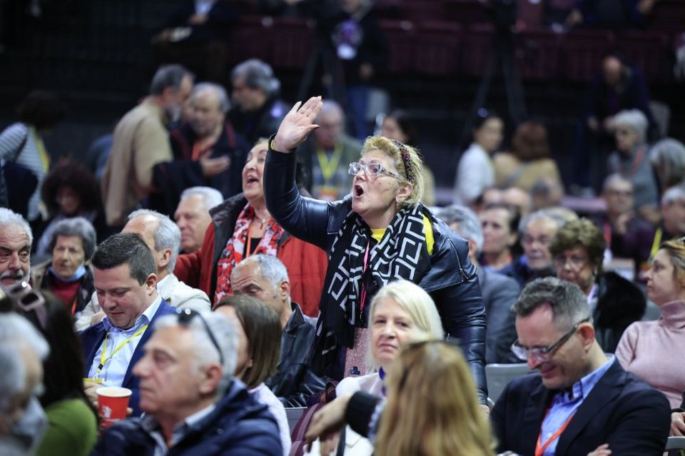 Εντάσεις, αψιμαχίες, φωνές αλλά και selfies, χαμόγελα, πηγαδάκια -Η 3η ημέρα του Συνεδρίου ΣΥΡΙΖΕ σε φωτό-βίντεο