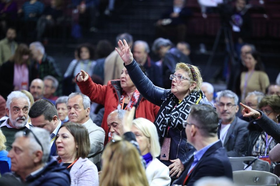 Εντάσεις, αψιμαχίες, φωνές αλλά και selfies, χαμόγελα, πηγαδάκια -Η 3η ημέρα του Συνεδρίου ΣΥΡΙΖΕ σε φωτό-βίντεο