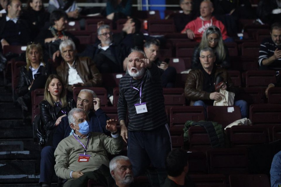 Εντάσεις, αψιμαχίες, φωνές αλλά και selfies, χαμόγελα, πηγαδάκια -Η 3η ημέρα του Συνεδρίου ΣΥΡΙΖΕ σε φωτό-βίντεο