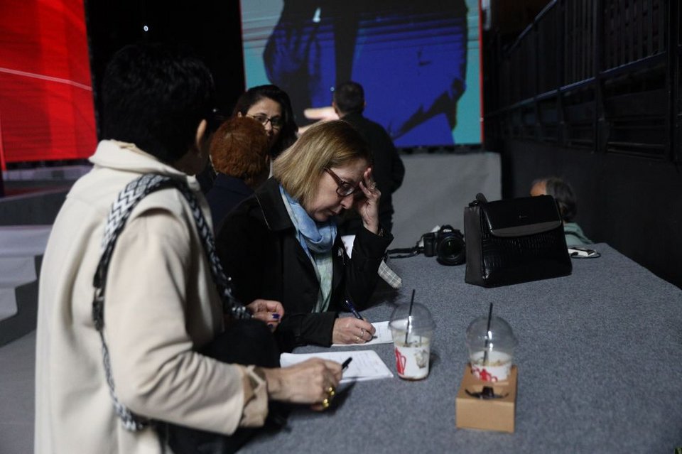 Εντάσεις, αψιμαχίες, φωνές αλλά και selfies, χαμόγελα, πηγαδάκια -Η 3η ημέρα του Συνεδρίου ΣΥΡΙΖΕ σε φωτό-βίντεο