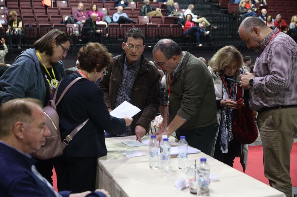 Εντάσεις, αψιμαχίες, φωνές αλλά και selfies, χαμόγελα, πηγαδάκια -Η 3η ημέρα του Συνεδρίου ΣΥΡΙΖΕ σε φωτό-βίντεο