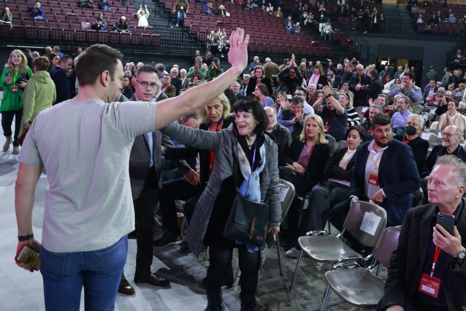 Εντάσεις, αψιμαχίες, φωνές αλλά και selfies, χαμόγελα, πηγαδάκια -Η 3η ημέρα του Συνεδρίου ΣΥΡΙΖΕ σε φωτό-βίντεο