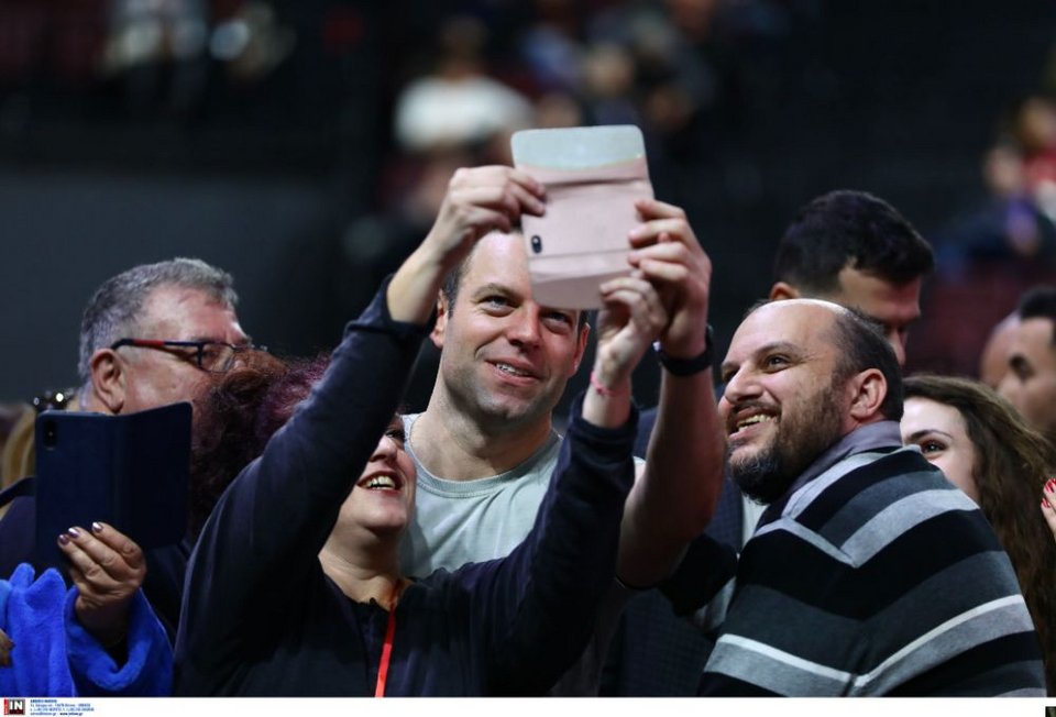 Εντάσεις, αψιμαχίες, φωνές αλλά και selfies, χαμόγελα, πηγαδάκια -Η 3η ημέρα του Συνεδρίου ΣΥΡΙΖΕ σε φωτό-βίντεο