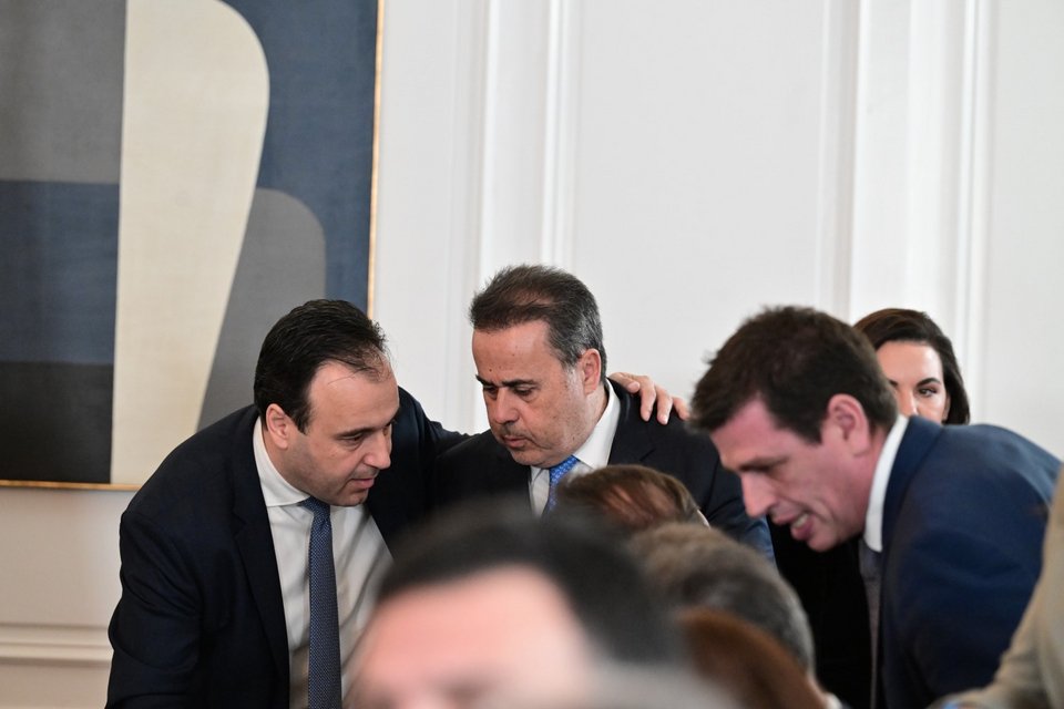 Ο υπουργός Ψηφιακής Διακυβέρνησης Δημήτρης Παπαστεργίου και ο υπουργός Επικρατείας Σταύρος Παπασταύρου