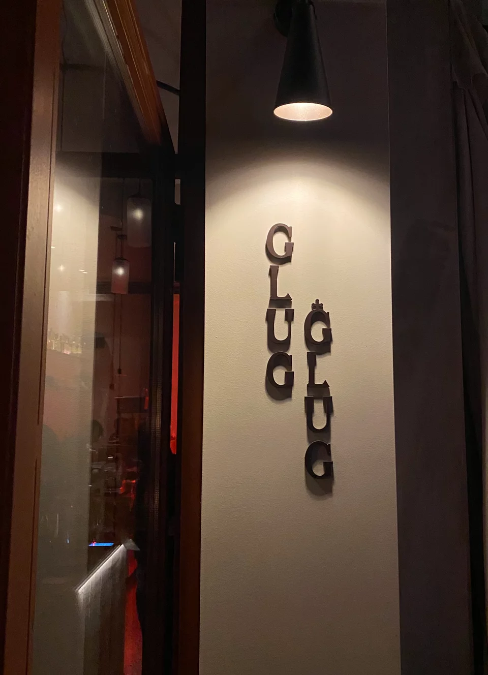 To logo του Glug Glug / Φωτογραφία: Μάνος Λειβαδάρος/iefimerida