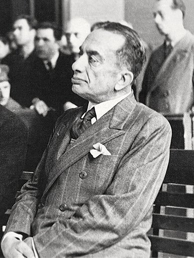 Ο καθηγητής Ιατρικής Κωνσταντίνος Λογοθετόπουλος, πρωθυπουργός της δεύτερης κατοχικής κυβέρνησης (πηγή: Ιστορία του Ελληνικού Έθνους, τόμ. ΙΣΤ΄, Εκδοτική Αθηνών, Αθήνα 2000).