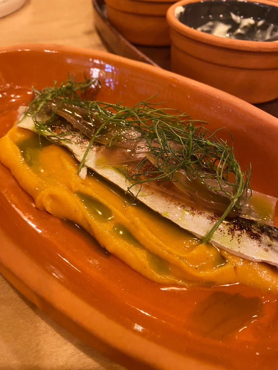 Σκουμπρί με κρέμα φασολάδας.