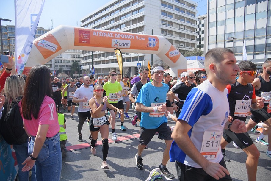 Δρομείς στη διαδρομή των 5χλμ ΟΠΑΠ 