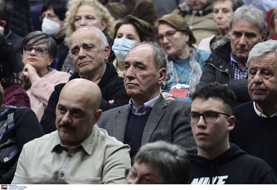 Ο πρώην υπουργός του ΣΥΡΙΖΑ Γιώργος Σταθάκης (στο κέντρο της εικόνας) / Φωτογραφία: Intime -ΛΙΑΚΟΣ ΓΙΑΝΝΗΣ