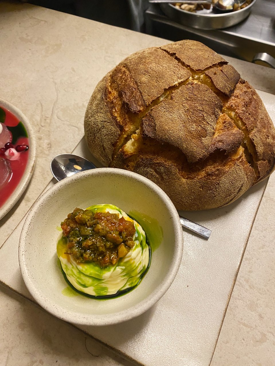 Ψωμί από προζύμι και καταπλητικό βούτυρο / Φωτογραφία: Μάνος Λειβαδάρος/ iefimerida