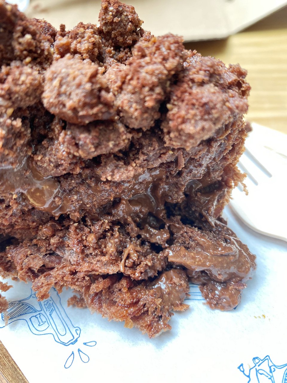 Η λαχταριστή ρευστή σοκολάτα στο Brioche Feuillete / Φωτογραφία: Μάνος Λειβαδάρος/iefimerida