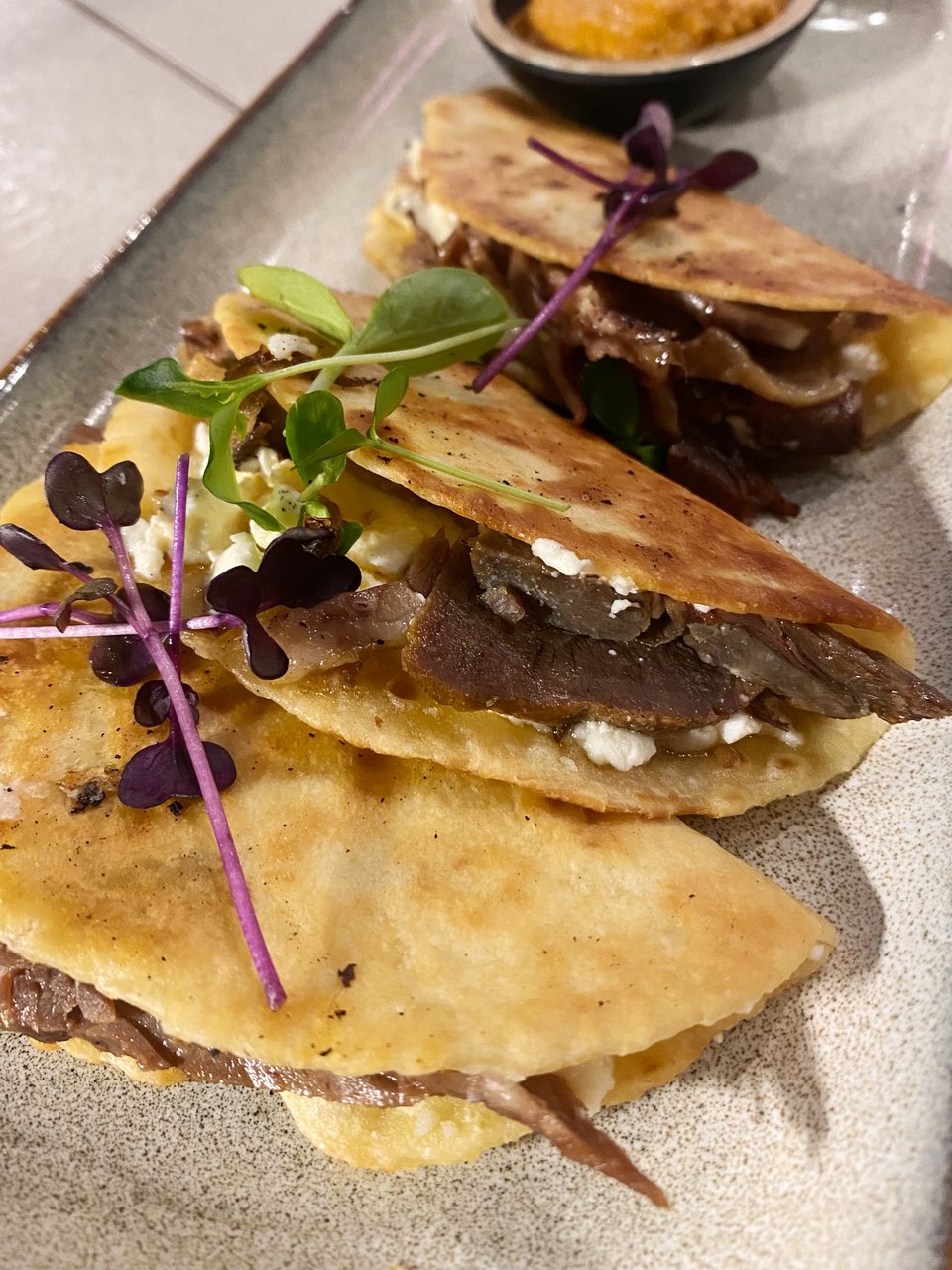 Τα γευστικά νέα tacos με προβατίνα και κατσικίσιο τυρί έχουν γίνει ήδη πολύ δημοφιλή και έχουν συζητηθεί / Φωτογραφία: Μάνος Λειβαδάρος/iefimerida