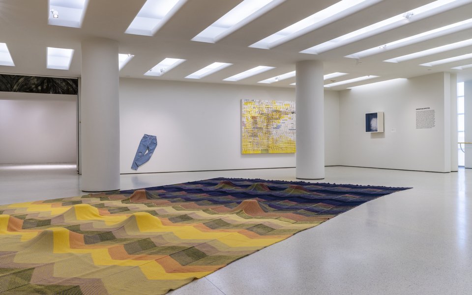 To έργο του Mike Kelley Ringle of the Sphinx