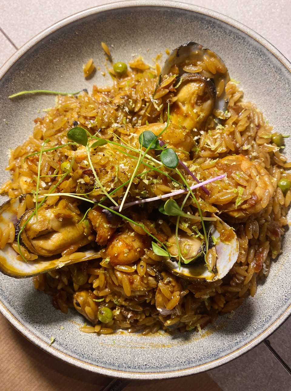 Η παέγια με bisque θαλασσινών / Φωτογραφία: Μάνος Λειβαδάρος/iefimerida