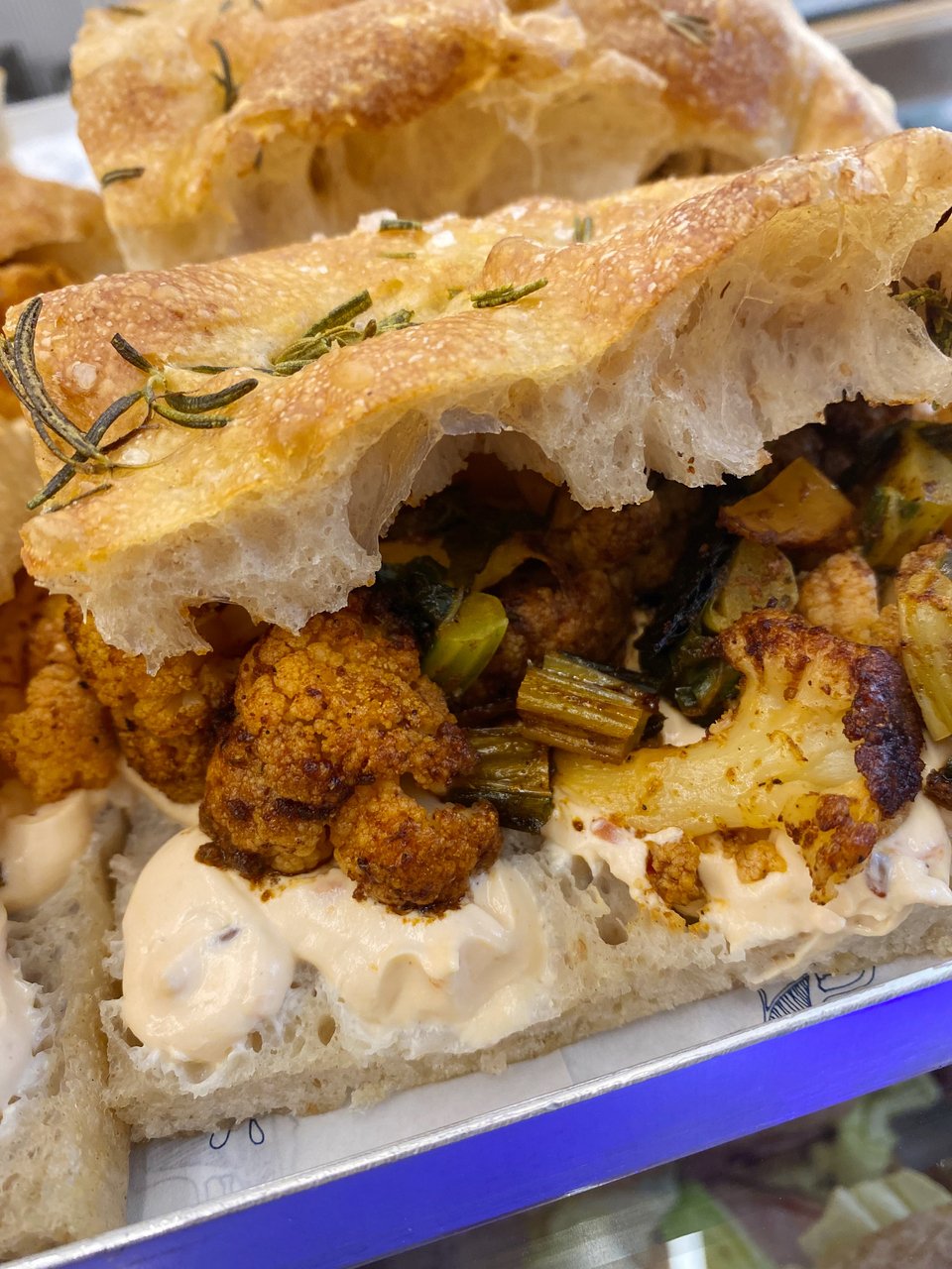 Το sando με κουνουπίδι / Φωτογραφία: Μάνος Λειβαδάρος/iefimerida