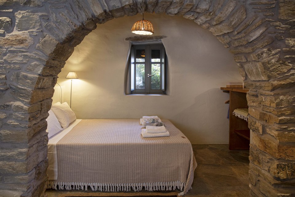 Οι πέτρινες καμάρες διατηρήθηκαν στην αναστήλωση.