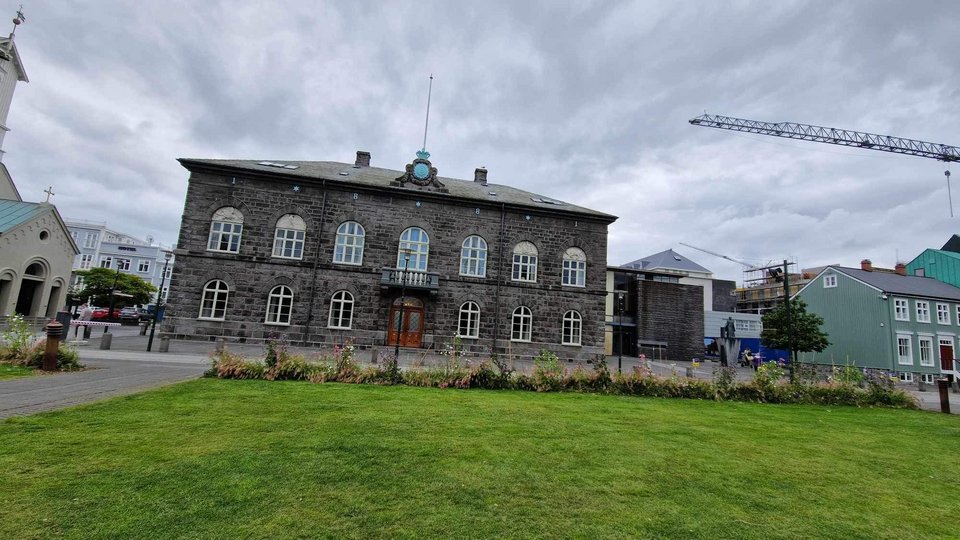 Τι γυρεύει μια Ελληνίδα παιδαγωγός στο μικρό και γραφικό χωριό Βικ στα νότια της Ισλανδίας