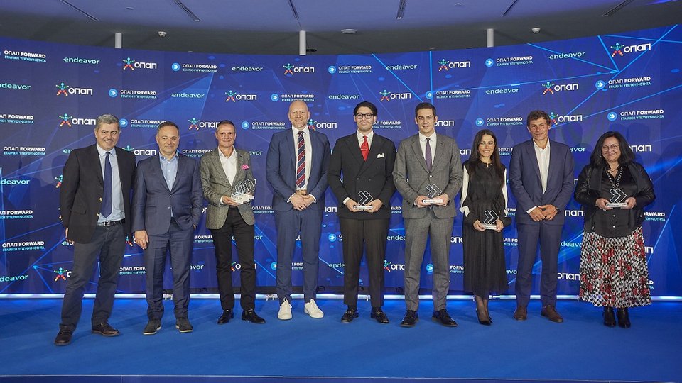 Οι εταιρείες του ΟΠΑΠ Forward που βραβεύθηκαν με τον Διευθύνοντα Σύμβουλο του ΟΠΑΠ, Γιαν Κάρας, τον Αναπληρωτή Διευθύνοντα Σύμβουλο του ΟΠΑΠ, Οδυσσέα Χριστοφόρου, τον Μάρκο Βερέμη, Partner της Big Pi Ventures και Μέλος του Δ.Σ. της Endeavor Greece και τον Παναγιώτη Καραμπίνη, Managing Director της Endeavor Greece
