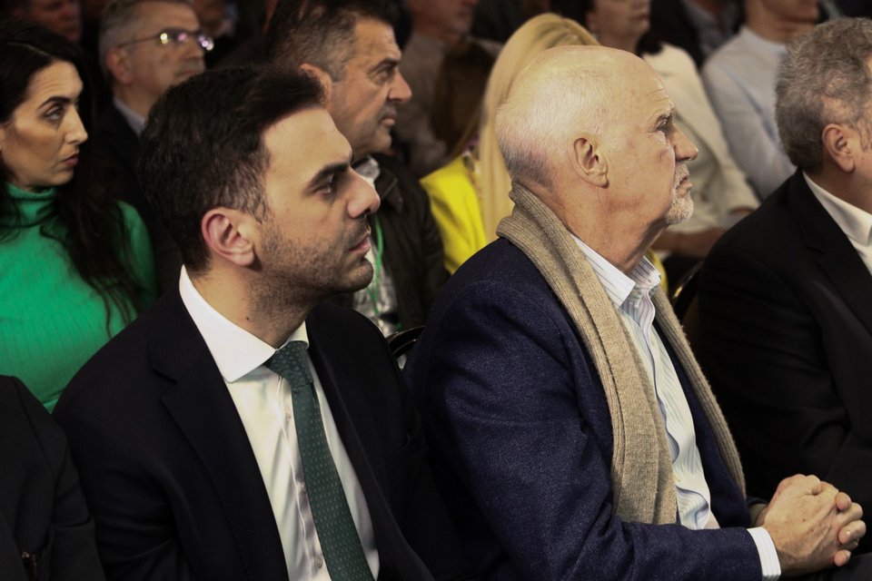 Ο Μανώλης Χριστοδουλάκης και ο Γ. Παπανδρέου Φωτογραφία: ΧΡΗΣΤΟΣ ΜΠΟΝΗΣ//EUROKINISSI