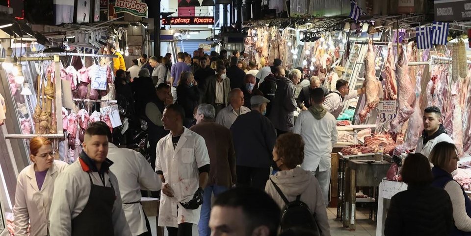 Κόσμος στη Βαρβάκειο Αγορά / Φωτογραφία: ΛΙΑΚΟΣ ΓΙΑΝΝΗΣ