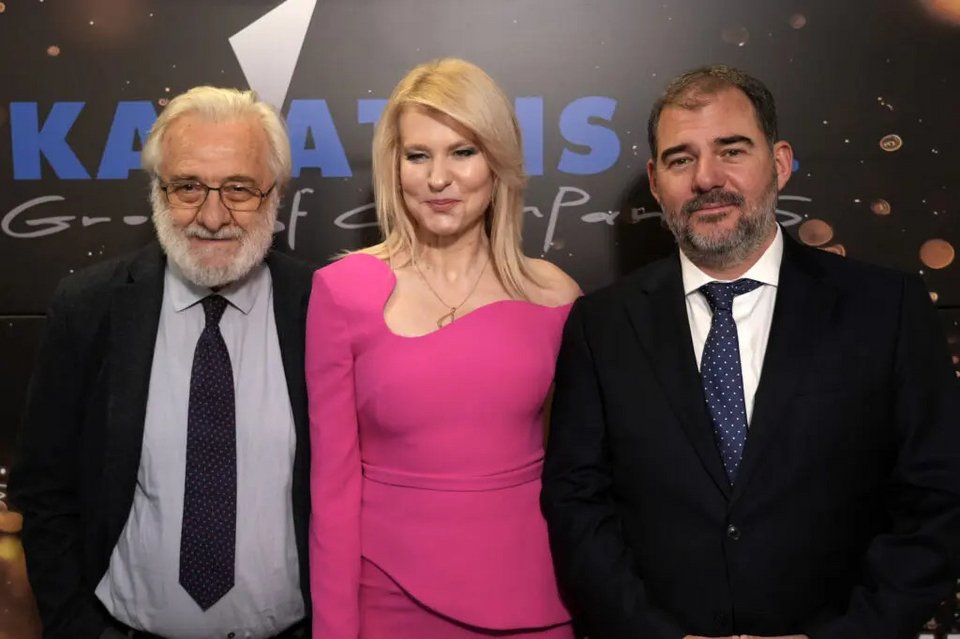 Ο σκηνοθέτης κ. Γιάννης Σμαραγδής, η βουλευτής Πέλλας ΣΥΡΙΖΑ, κ. Θεοδώρα Τζάκρη και ο Πρόεδρος και CEOτου ομίλου Καράτζη, κ. Αντώνης Καράτζης