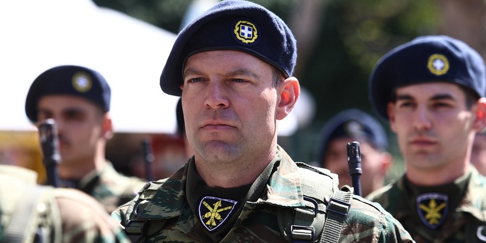 Ο Στέφανος Κασσελάκης παρελαύνει στη Θήβα -Φωτογραφία: ΤΑΤΙΑΝΑ ΜΠΟΛΑΡΗ/EUROKINISSI