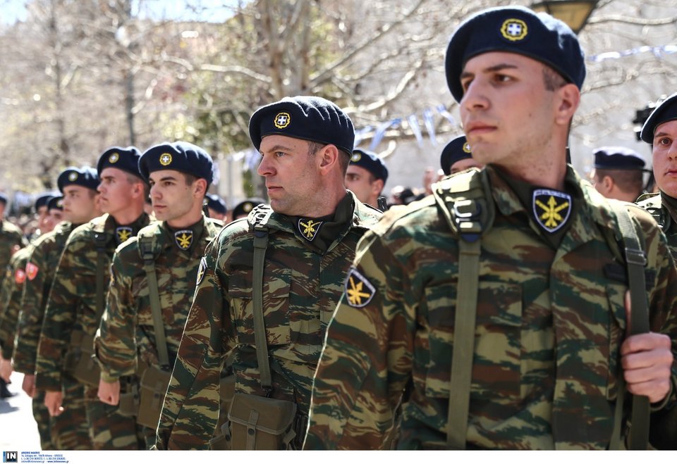 Ο Στέφανος Κασσελάκης παρελαύνει στη Θήβα -Φωτογραφία: Intimenews/ΛΙΑΚΟΣ ΓΙΑΝΝΗΣ