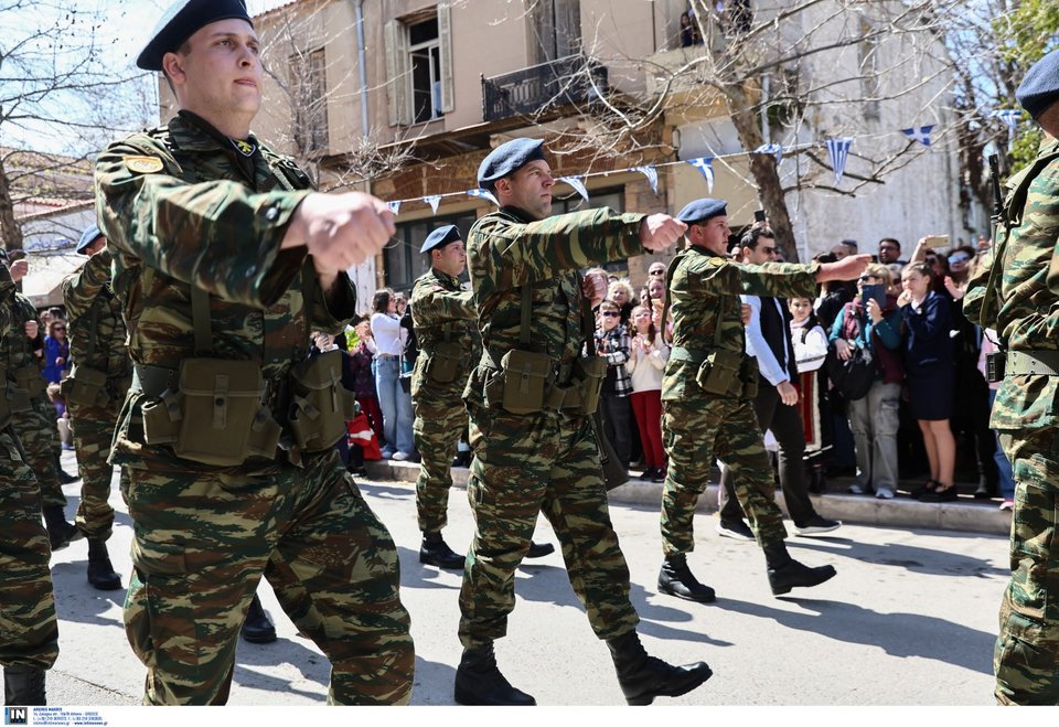 Ο Στέφανος Κασσελάκης παρελαύνει στη Θήβα -Φωτογραφία: Intimenews/ΛΙΑΚΟΣ ΓΙΑΝΝΗΣ