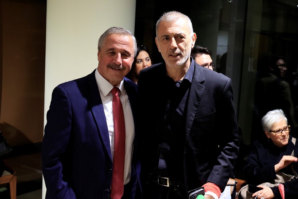 Ο Γιάννης Μανιάτης με τον δήμαρχο Πειραιά, Γιάννη Μώραλη