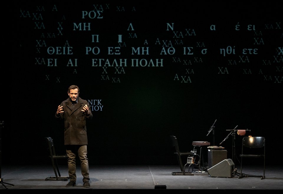 Ο Guy Cassiers συνδυάζει το πάθος του για τη λογοτεχνία με τα οπτικά μέσα