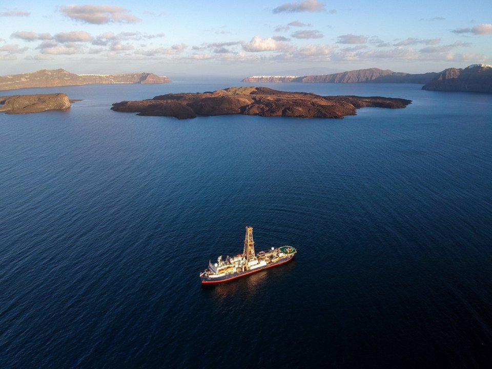 Μια μεγάλη ιστορική υποβρύχια έκρηξη στην καλδέρα της Σαντορίνης αποκάλυψε διεθνής ερευνητική ομάδα