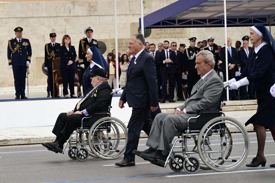 στρατιωτική παρέλαση στην Αθήνα για την 25η Μαρτίου