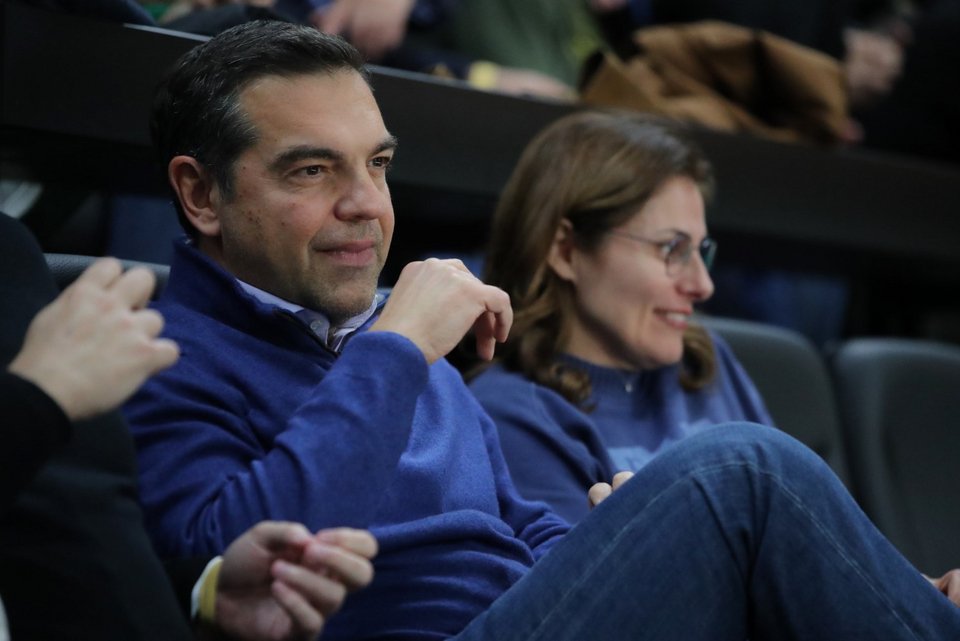 Αλέξης Τσίπρας και Μπέτυ Μπαζιάνα σε εξέδρες του ΟΑΚΑ -Φωτογραφία: ΣΤΕΛΙΟΣ ΣΤΕΦΑΝΟΥ / EUROKINISSI