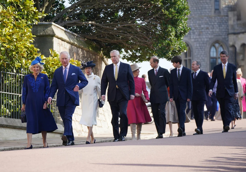 Η βασιλική οικογένεια καθ' οδόν για το παρεκκλήσι του Αγίου Γεωργίου για την λειτουργία του Πάσχα πέρυσι 