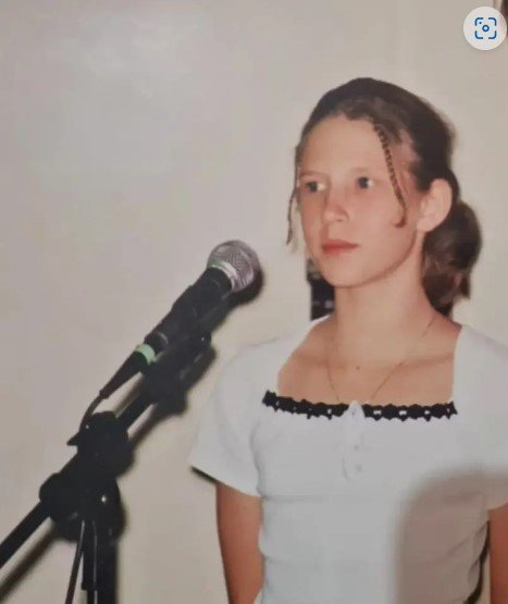 Η Mestyanek Young έγραψε απομνημονεύματα για την εμπειρία της στην αίρεση Children of God.