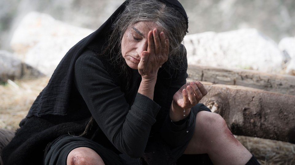 Φόνισσα: Καρυοφιλλιά Καραμπέτη