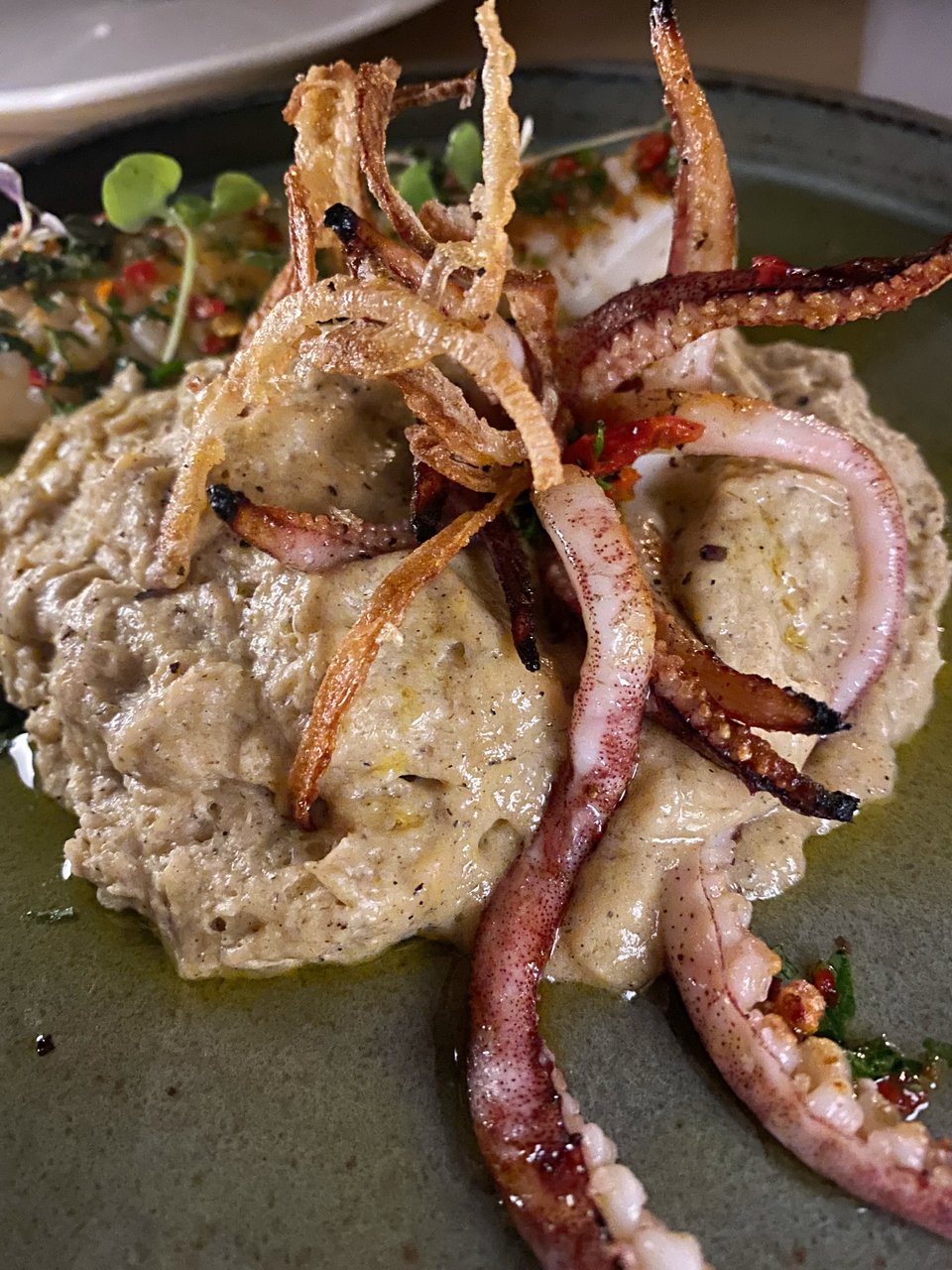 Καλαμάρι με αφρό πράσου / Φωτογραφία: Μάνος Λειβαδάρος/Iefimerida 