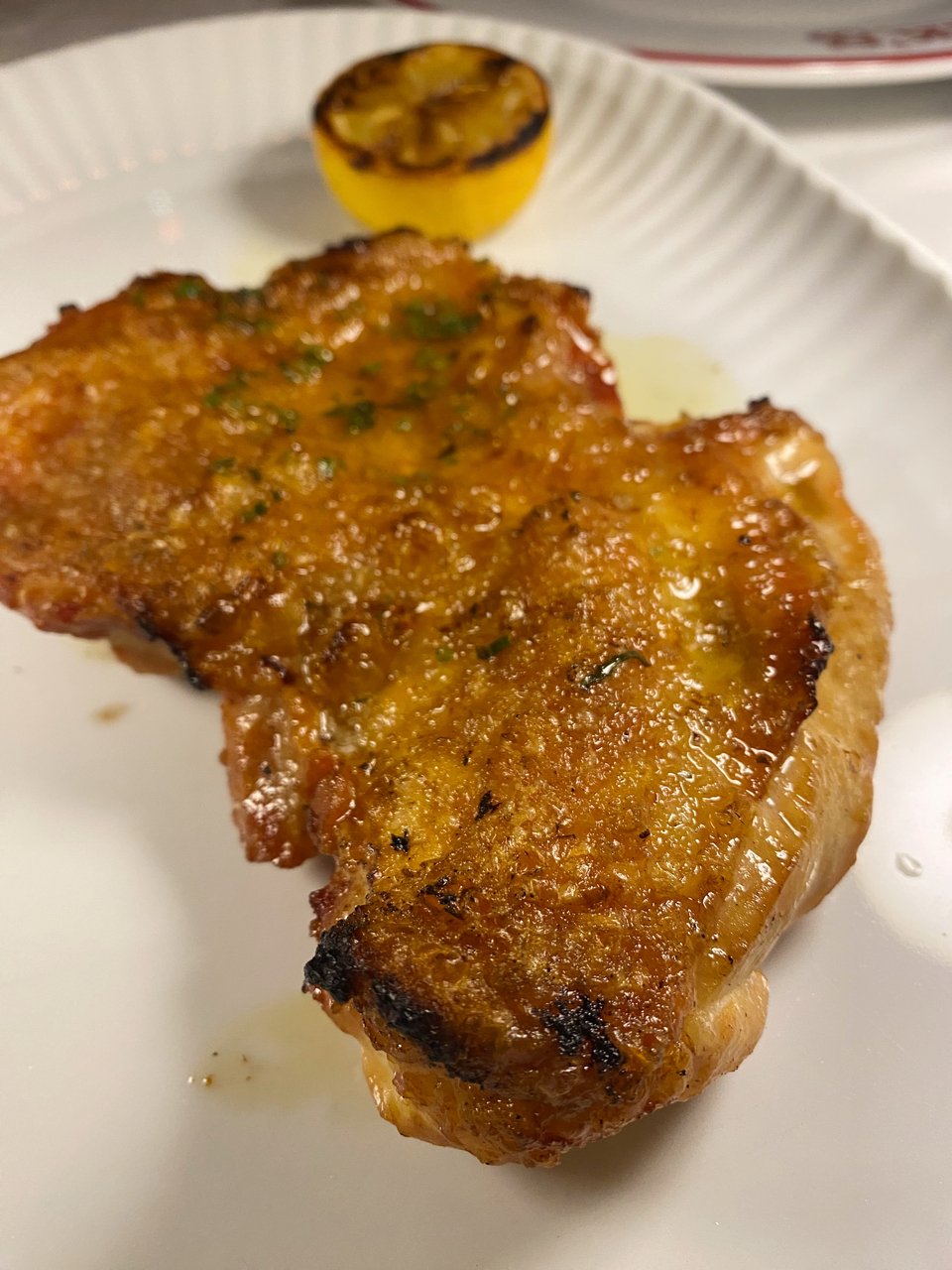 Το πιάτο με το ζουμερό baby κοτόπουλο / Φωτογραφία: Μάνος Λειβαδάρος/iefimerida