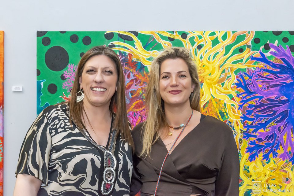 Η Elena Kos με την αδελφή της, Ζωή Κωνσταντοπούλου