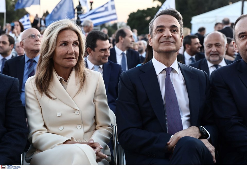 Ο πρωθυπουργός Κυριάκος Μητσοτάκης με τη σύζυγό του, Μαρέβα Γκραμπόφσκι